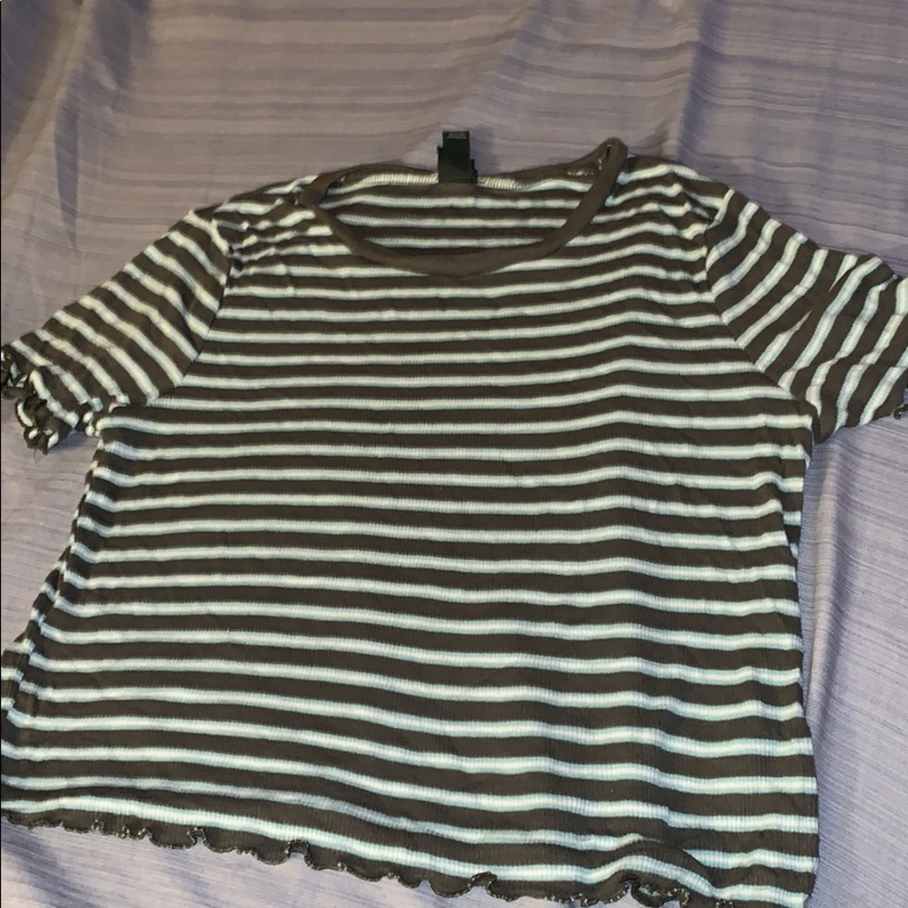 Olive, light blue, white crop top